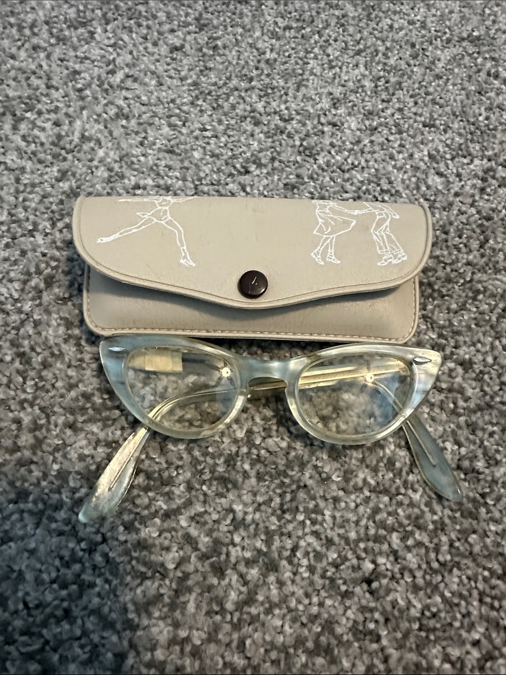 Kids Clear Cat-Eye Glasses with Beige Case